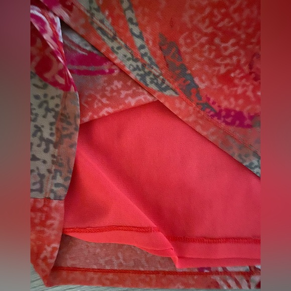 .*FREE*🆓 Abstract patterned V-neck S - Picture 2 of 4